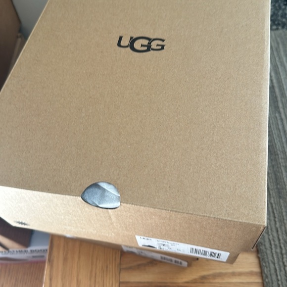 Brand new Uggs fluff yeah - Picture 5 of 6